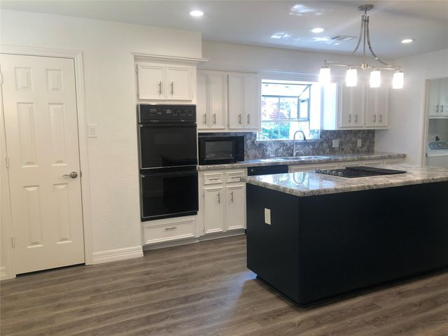 135 Lakeside Drive, Conroe, TX 77356