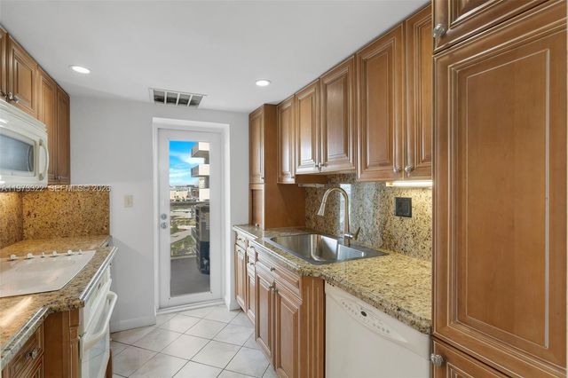 2701 N Ocean Boulevard 14B, Fort Lauderdale, FL 33308
