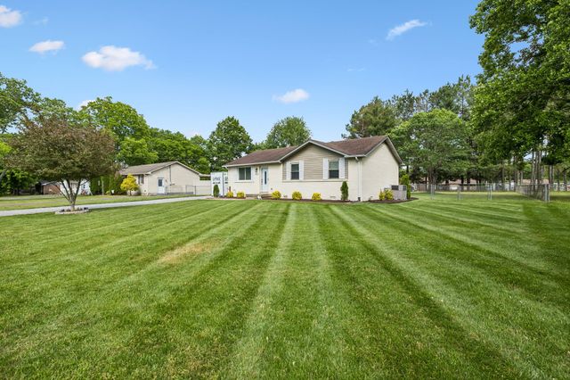 8042 Westfield Dr, Murfreesboro, TN 37129