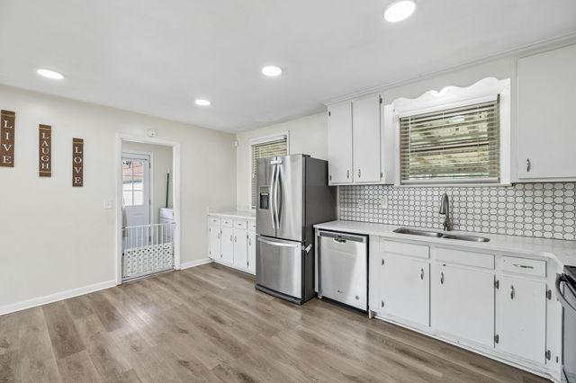 8042 Westfield Dr, Murfreesboro, TN 37129