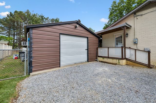 8042 Westfield Dr, Murfreesboro, TN 37129