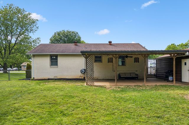 8042 Westfield Dr, Murfreesboro, TN 37129