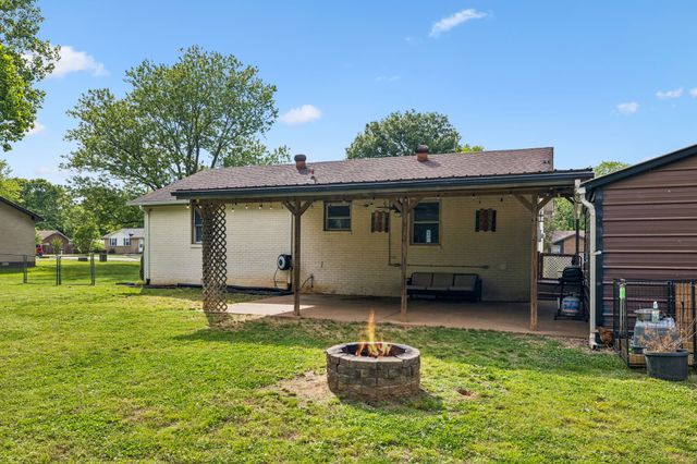 8042 Westfield Dr, Murfreesboro, TN 37129