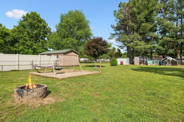 8042 Westfield Dr, Murfreesboro, TN 37129