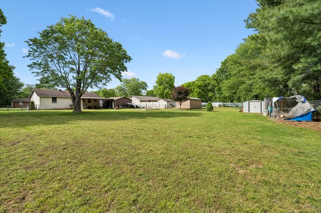 8042 Westfield Dr, Murfreesboro, TN 37129
