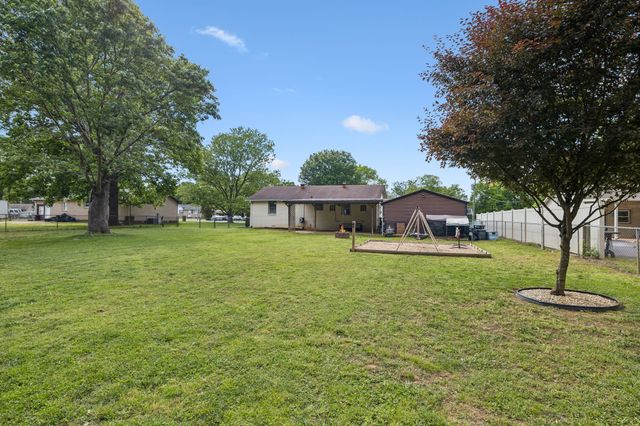 8042 Westfield Dr, Murfreesboro, TN 37129