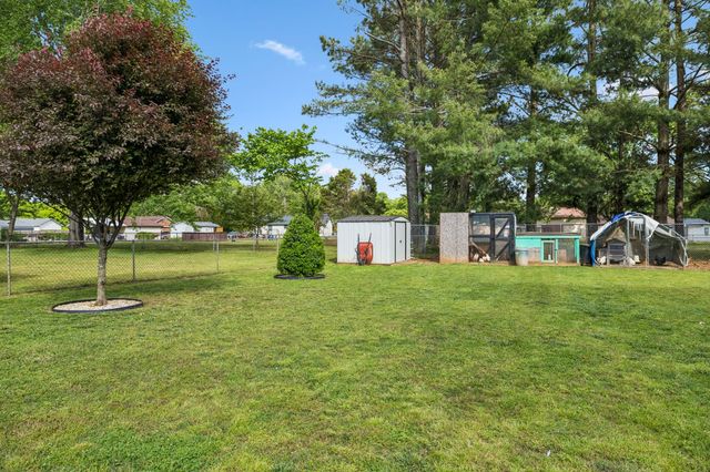 8042 Westfield Dr, Murfreesboro, TN 37129