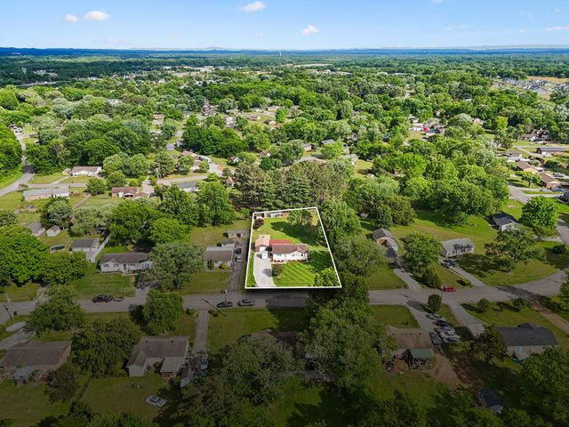 8042 Westfield Dr, Murfreesboro, TN 37129