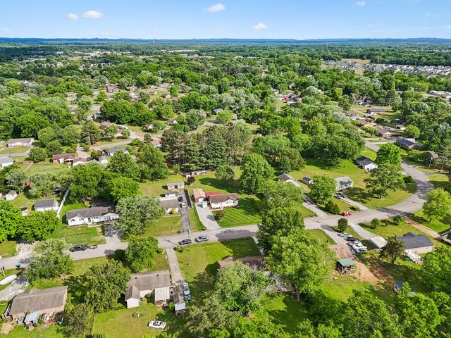 8042 Westfield Dr, Murfreesboro, TN 37129