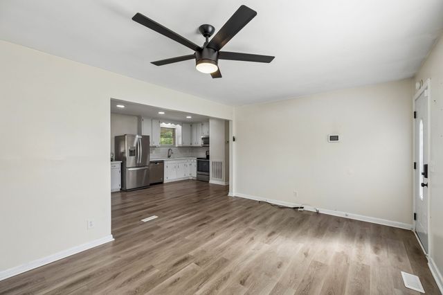 8042 Westfield Dr, Murfreesboro, TN 37129