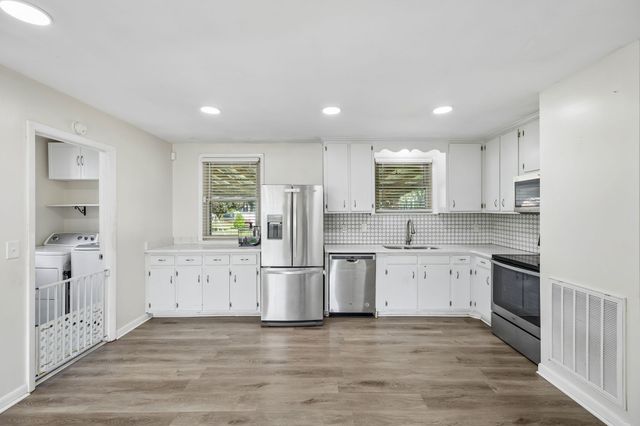 8042 Westfield Dr, Murfreesboro, TN 37129