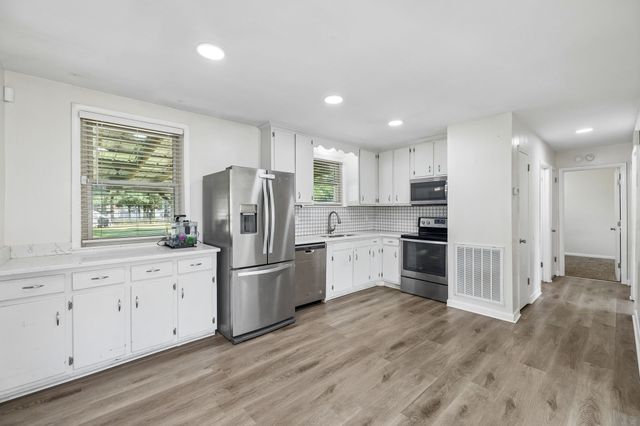 8042 Westfield Dr, Murfreesboro, TN 37129