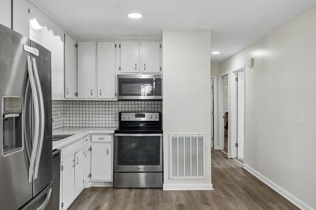 8042 Westfield Dr, Murfreesboro, TN 37129