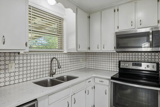 8042 Westfield Dr, Murfreesboro, TN 37129