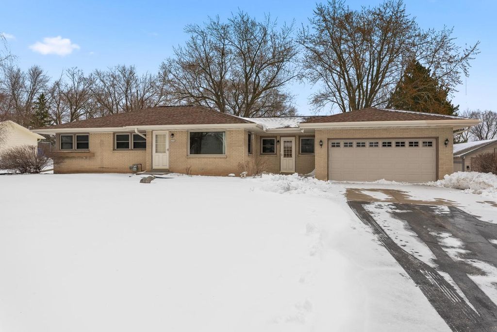 3756 S 124th STREET, Greenfield, WI 53228