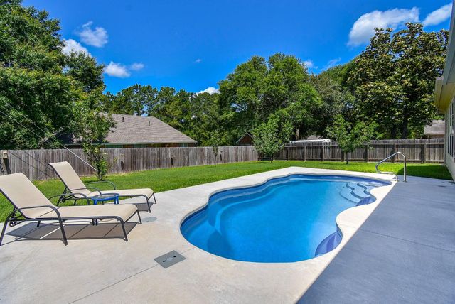 311 Beaumont Drive, Magnolia, TX 77354