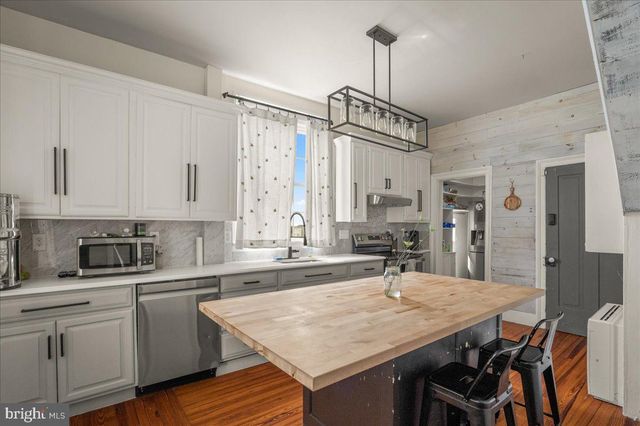 2239 SIXTH ST, Middletown, VA 22645