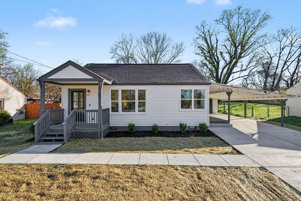67 Scobey Dr, Nashville, TN 37210