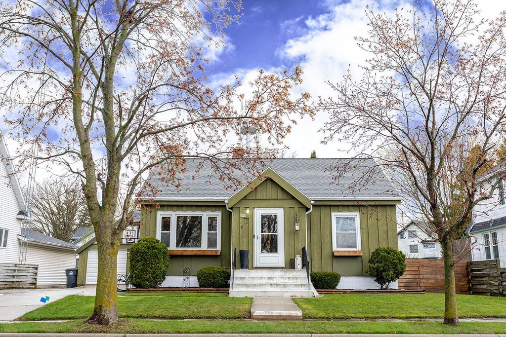 509 Jackson STREET, Mishicot, WI 54228