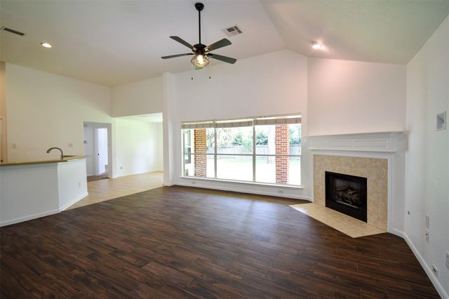 34 S Rambling Ridge Place, Conroe, TX 77385