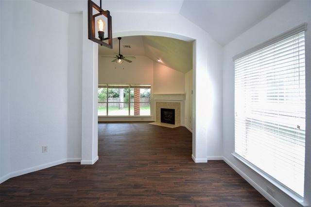34 S Rambling Ridge Place, Conroe, TX 77385