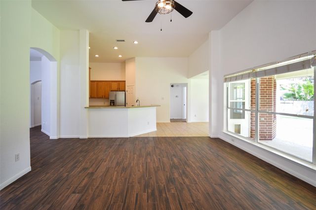34 S Rambling Ridge Place, Conroe, TX 77385