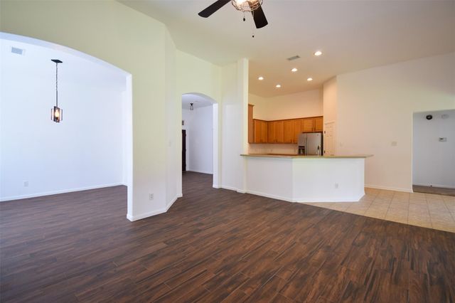 34 S Rambling Ridge Place, Conroe, TX 77385