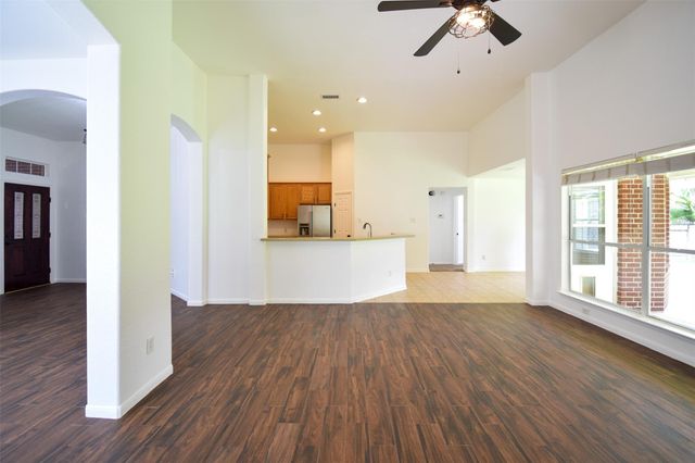 34 S Rambling Ridge Place, Conroe, TX 77385