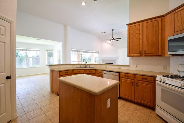 34 S Rambling Ridge Place, Conroe, TX 77385