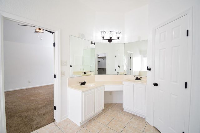 34 S Rambling Ridge Place, Conroe, TX 77385