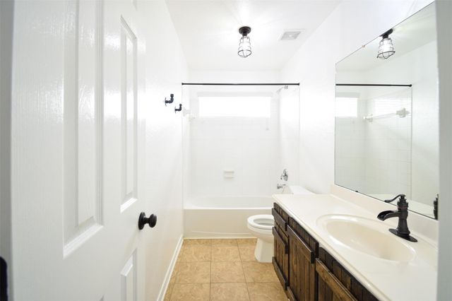 34 S Rambling Ridge Place, Conroe, TX 77385