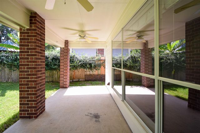 34 S Rambling Ridge Place, Conroe, TX 77385