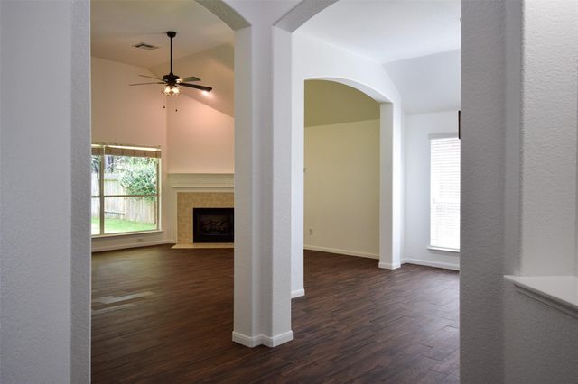 34 S Rambling Ridge Place, Conroe, TX 77385