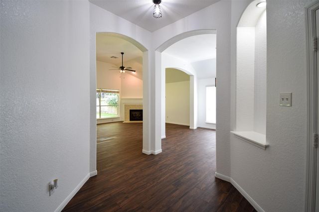 34 S Rambling Ridge Place, Conroe, TX 77385