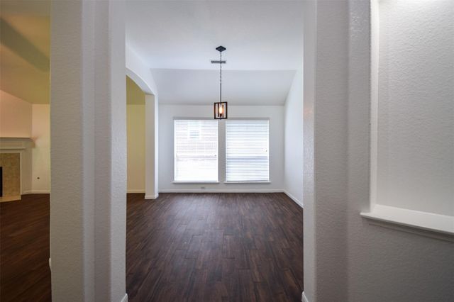 34 S Rambling Ridge Place, Conroe, TX 77385