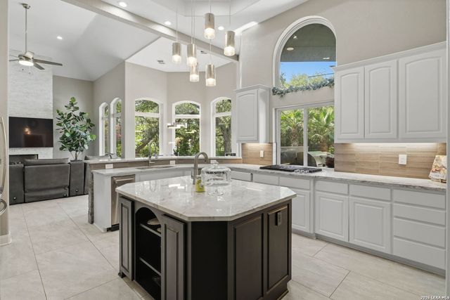 1 BAYSIDE CT, San Antonio, TX 78257