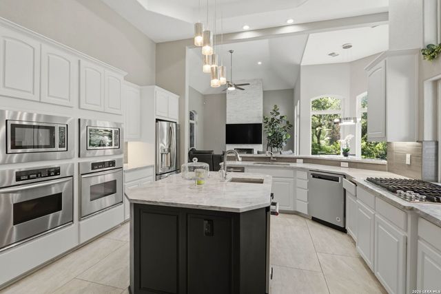 1 BAYSIDE CT, San Antonio, TX 78257