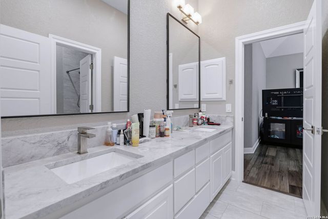 1 BAYSIDE CT, San Antonio, TX 78257