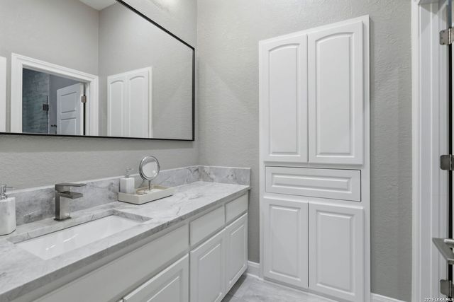 1 BAYSIDE CT, San Antonio, TX 78257