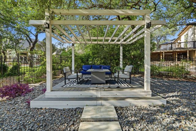 1 BAYSIDE CT, San Antonio, TX 78257
