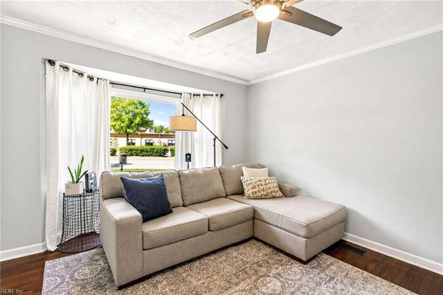 4232 Thalia Forest LN, Virginia Beach, VA 23452