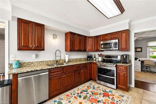 4232 Thalia Forest LN, Virginia Beach, VA 23452