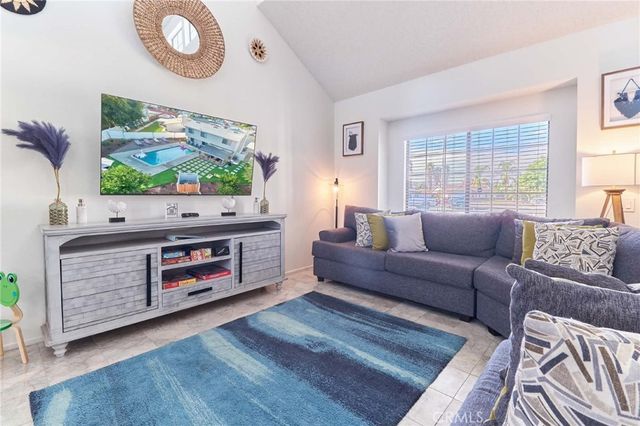 345 Eisenhower Court, Hemet, CA 92543