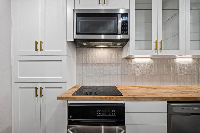 3131 Southwest Freeway A12, Houston, TX 77098