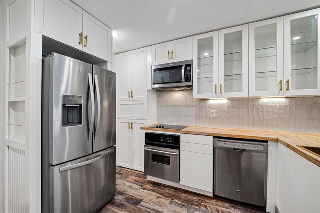 3131 Southwest Freeway A12, Houston, TX 77098