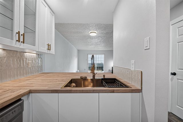 3131 Southwest Freeway A12, Houston, TX 77098