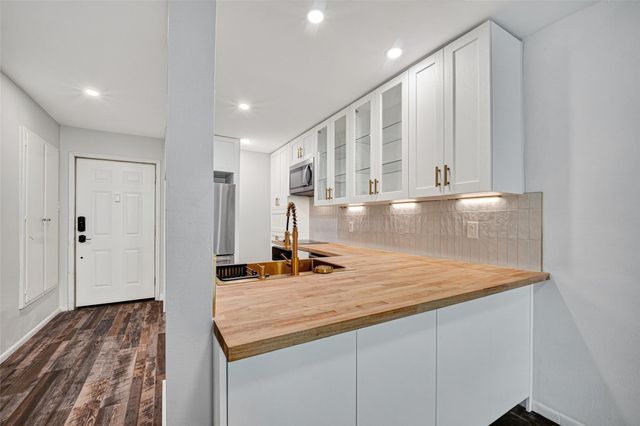 3131 Southwest Freeway A12, Houston, TX 77098