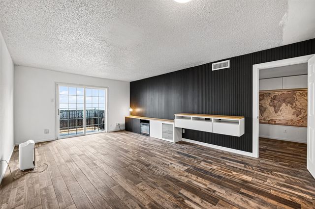 3131 Southwest Freeway A12, Houston, TX 77098