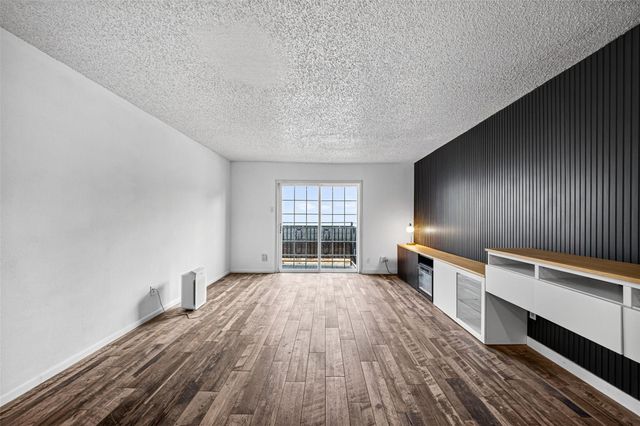3131 Southwest Freeway A12, Houston, TX 77098