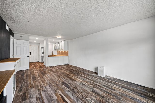3131 Southwest Freeway A12, Houston, TX 77098